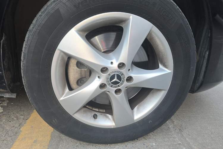 Used Mercedes-Benz Vito 2018 2.0T Elite Version 7 Seats China VI Emission Standard Right Front Wheel Hub