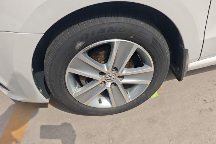 Used Volkswagen Polo 2016 1.4L Automatic Trendy Model Left Front Wheel Hub