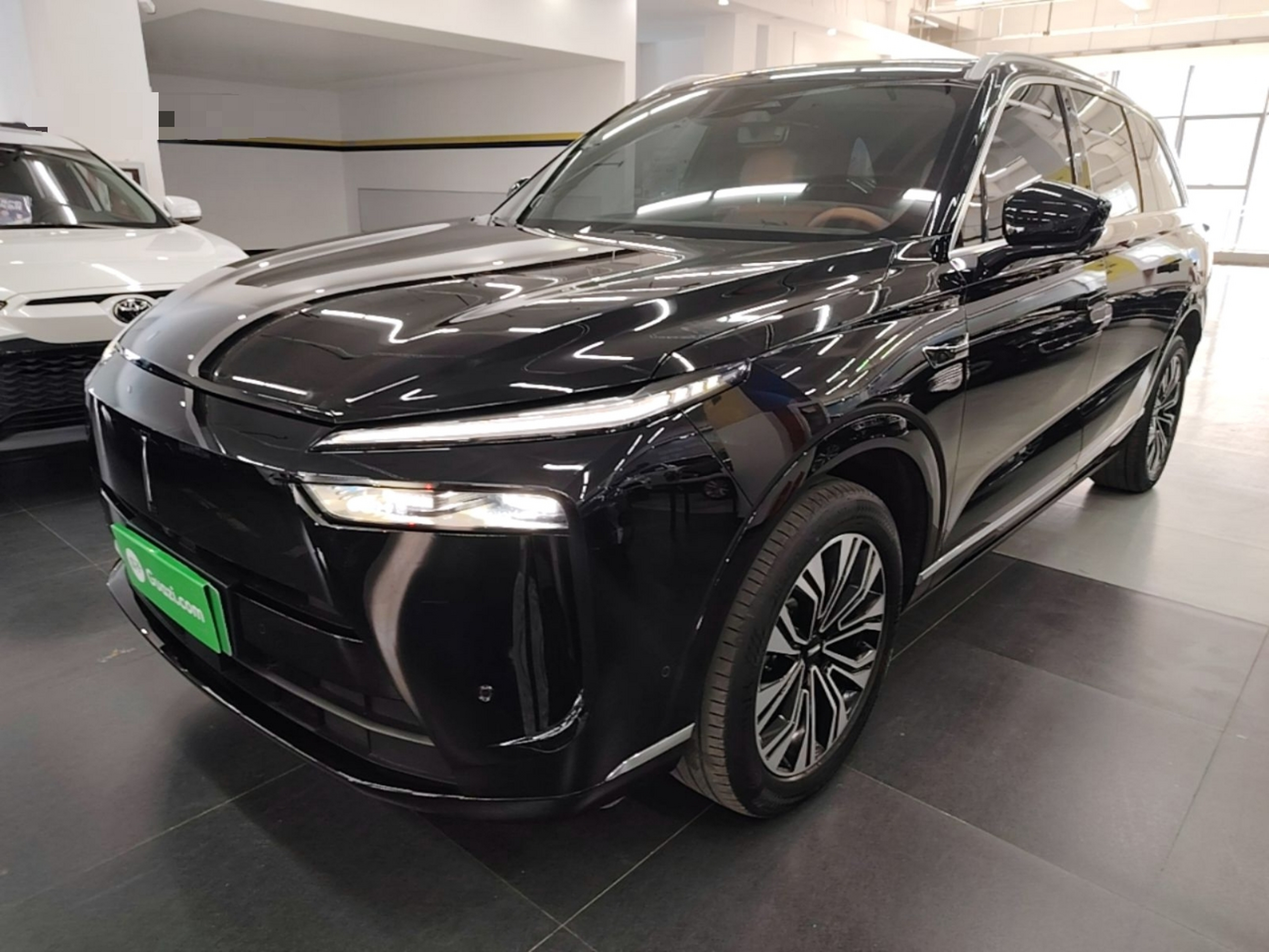 Unter der Vorderseite des Autos