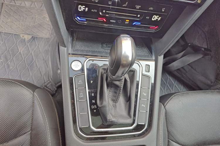Used Volkswagen FAW-Volkswagen CC 2021 380TSI Striking Edition Gear Lever