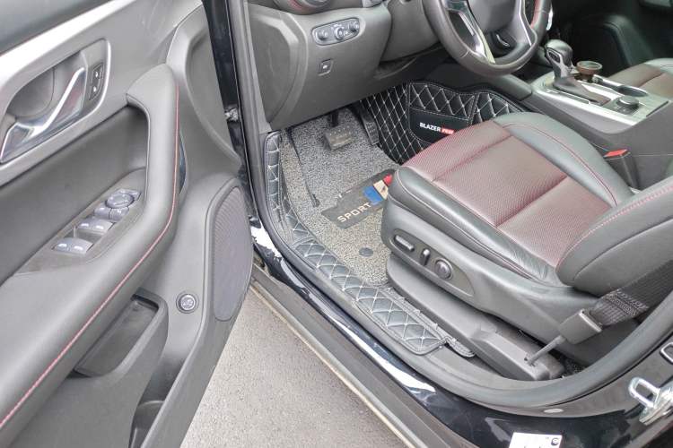 Used Chevrolet Blazer 2020 Redline 650T 7-Seater Ting Edition
