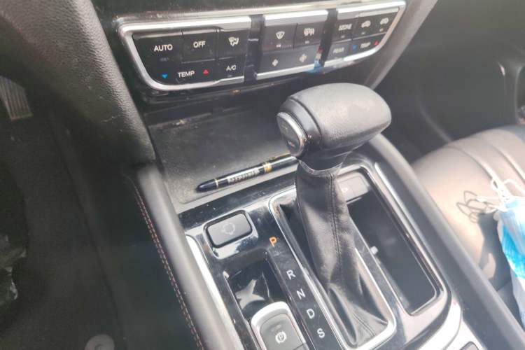 Used GAC Trumpchi GS8 2017 320T Two-Wheel Drive Luxury Smart Connectivity Version (7 Seats) Gear Lever