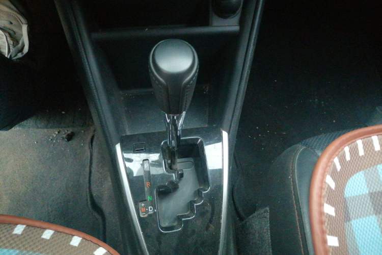 Used Toyota YARiS L Zhi Xuan 2020 1.5L CVT Luxury Edition Gear Lever