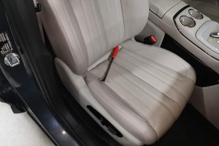 Used AION V 2024 Aion Tyrannosaurus 650 LiDAR Edition Right Front Seat