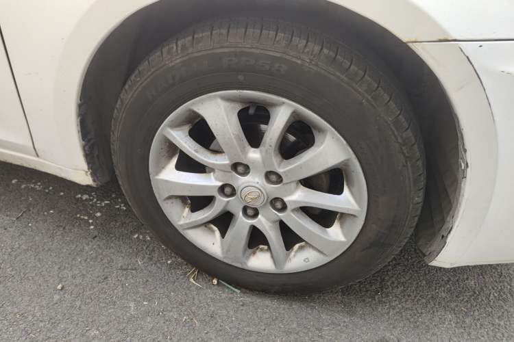 Used Soueast V5 Lingzhi 2014 1.5L Manual Comfort Model Right Front Wheel Hub