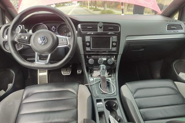 Used Volkswagen Golf 2018 280TSI Automatic R-Line Model
