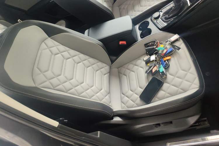 Used Volkswagen Tayron 2023 Revised Version 380TSI All-Wheel Drive R-Line High-Energy Edition Right Front Seat