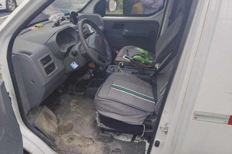 Used Wuling Yangguang 2024 300km Range Practical Window-Sealed Version 60kW
