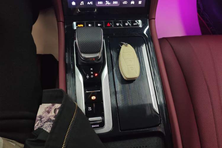 Used Hongqi H5 2025 2.0T Automatic Flag Edition – 500 000 Units Commemorative Version
