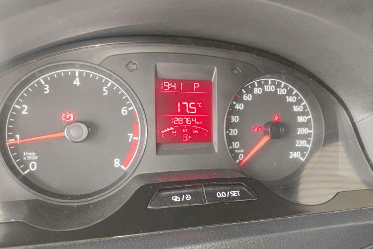 Used Volkswagen Santana 2015 1.6L Automatic Fashion Edition Instrument Cluster