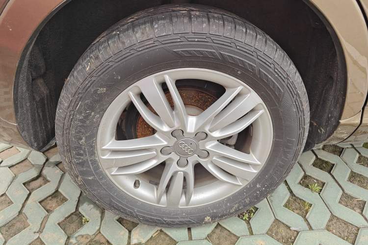 Used Audi Q3 2013 35 TFSI Comfort Model Right Rear Wheel Hub