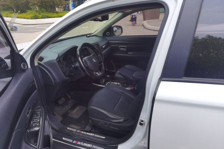 Used Mitsubishi Outlander 2018 2.0L Two-Wheel Drive Glory Edition 5 Seats