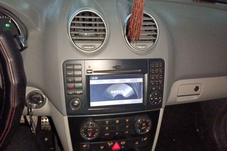 Used Mercedes-Benz M-Class  Audio And AC Panel