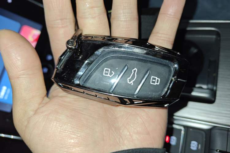 Used Roewe RX5 2023 PLUS 330TGI Automatic Trendsetting Smart Edition