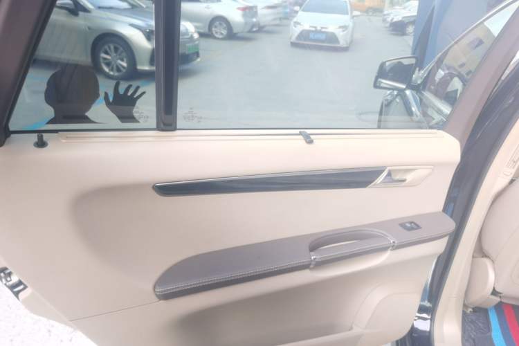 Used Mercedes-Benz R-Class 2014 R 400 4MATIC Business Model