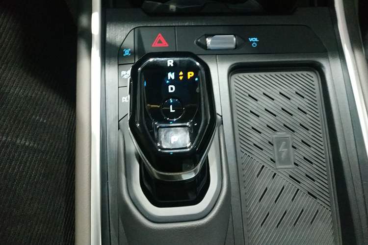 Used Ford Edge 2025 Ford Explorer L 2.0T EcoBoost E-Hybrid Four-Wheel-Drive 7-Seater Supreme Model
