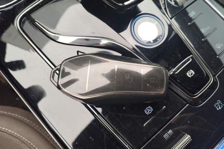 Used BYD Han 2024 EV Glory Edition 506KM Front-Wheel-Drive Premium Model Vehicle Key