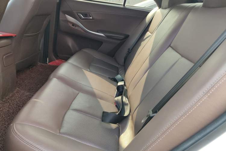 Used Zotye Z300 2016 New Vision 1.5L Manual Entry-Level Model with Sunroof
