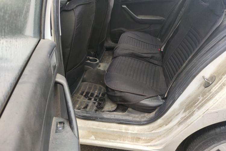 Used Volkswagen Jetta 2015 Value Edition 1.6L Manual Fashionable Style Left Rear Seat