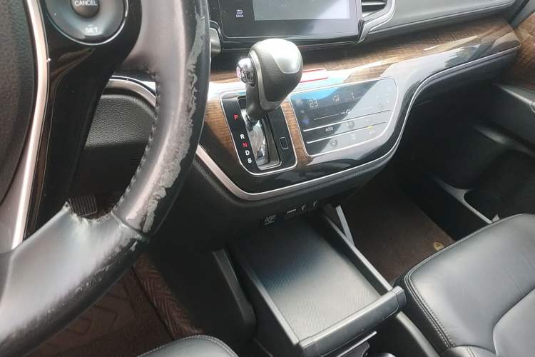 Used Honda Odyssey 2015 Updated Version 2.4L Smart Edition