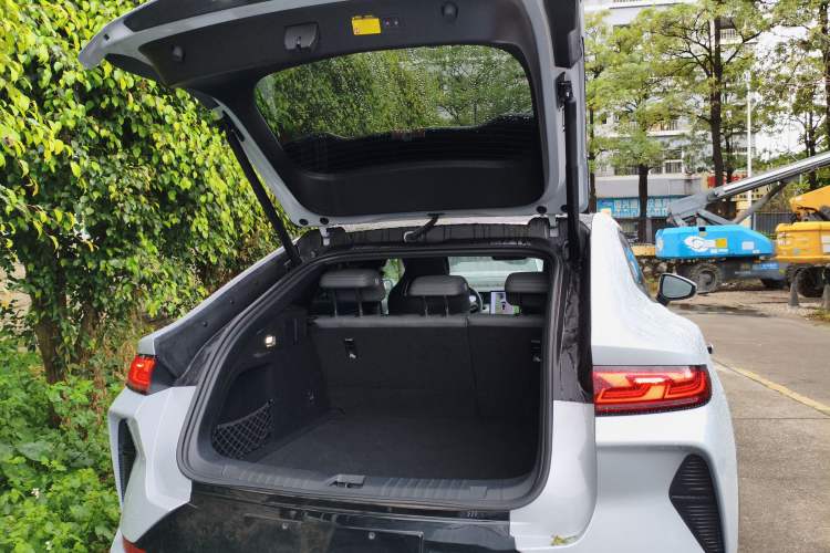 Used BYD Song L EV 2025 Intelligent Driving Version 662 km LiDAR Excellence Edition
