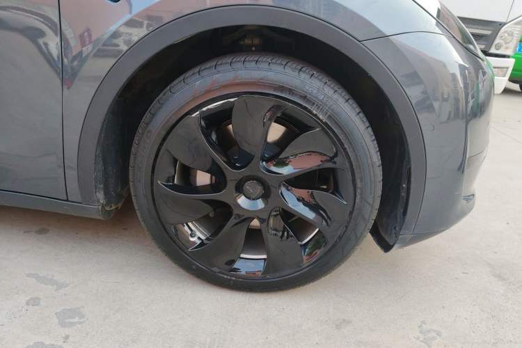 Used Tesla Model Y 2022 Rear-Wheel-Drive Version Right Front Wheel Hub