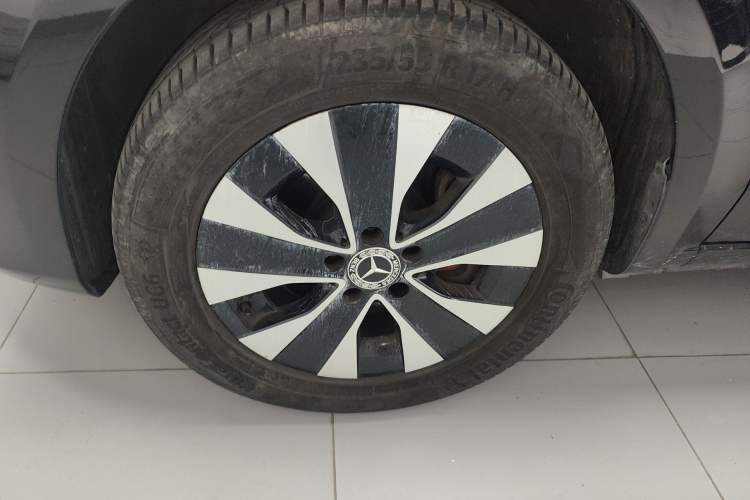 Used Mercedes-Benz Vito 2021 2.0T Elite Version 7 Seats Left Front Wheel Hub