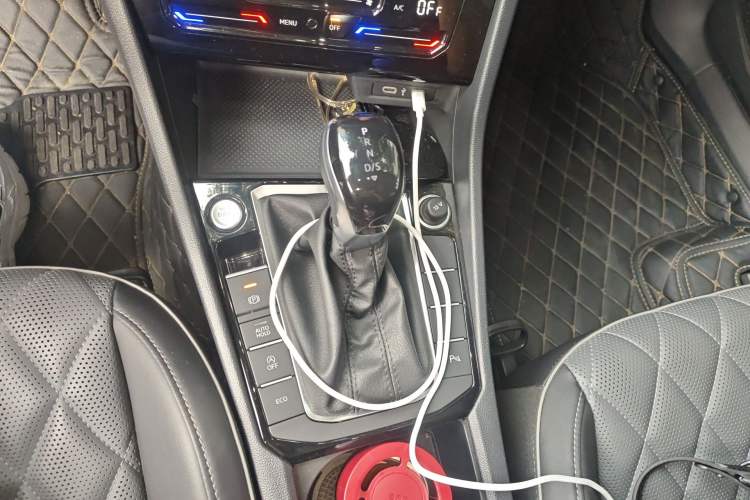 Used Volkswagen Sagitar 2023 280TSI DSG Excellence Edition Gear Lever