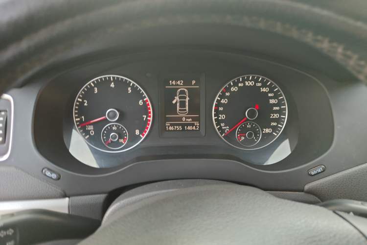 Used Volkswagen Sagitar 2014 1.4TSI Automatic Luxury Model Instrument Cluster