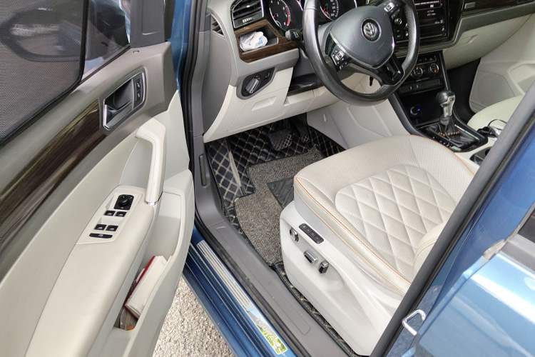 Used Volkswagen Touran 2016 Volkswagen Touran L 280TSI DSG Comfort Edition