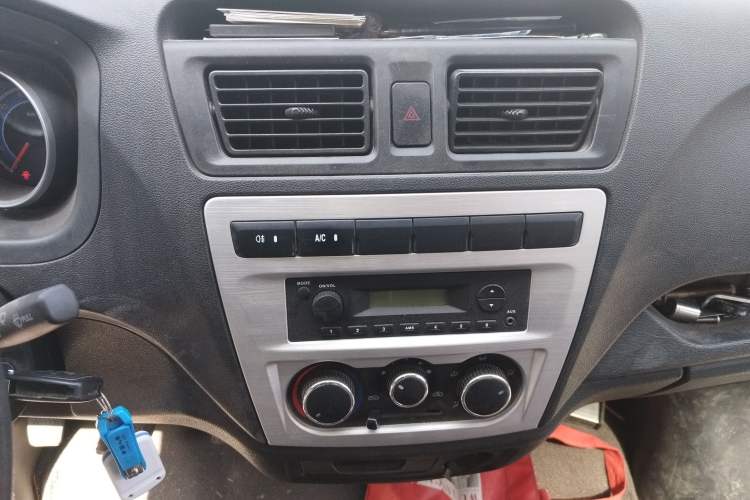 Used CHANGAN KAICHENG Ruixing M60 2020 1.5L Standard Version China VI 6-Seater DAM15KR Audio And AC Panel