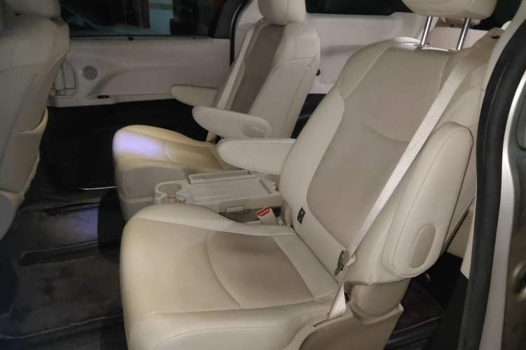 Used Toyota SIENNA 2021 2.5L Hybrid Luxury Edition Left Rear Seat