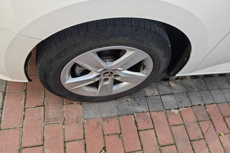 Used Skoda Fabia 2016 1.4L Automatic Car Enjoy Edition Left Front Wheel Hub