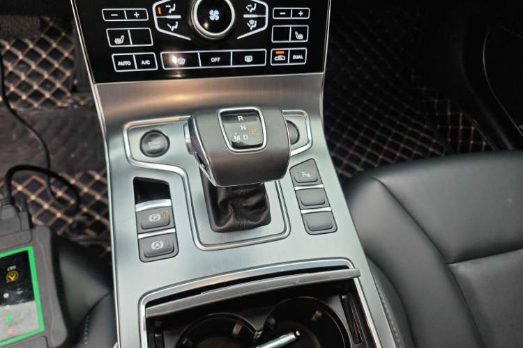 Used Hongqi H5 2020 1.8T Automatic Smart Connect Flagship Edition Gear Lever