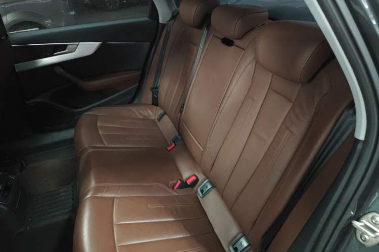 Used Audi A4L 2019 40 TFSI Fashion Edition China VI Emission Standard Left Rear Seat