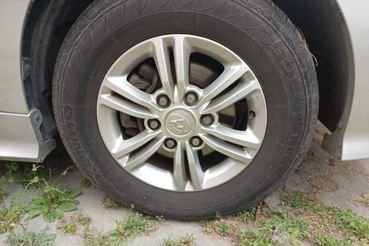 Used SAIC MAXUS G10 2016 2.0T Automatic Executive Edition Right Front Wheel Hub