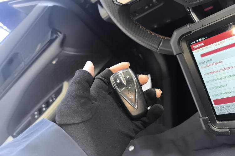 Used CHANGAN UNI-V 2022 1.5T Smart Navigation Version Vehicle Key