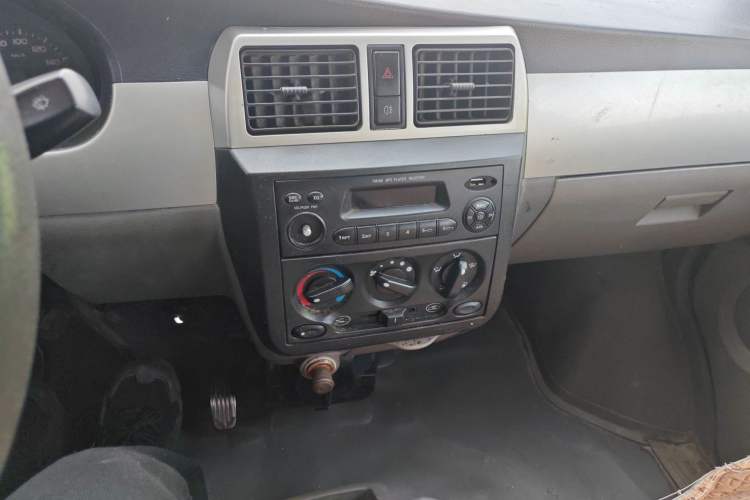 Used Wuling Rongguang 2011 1.2L Standard Version Audio And AC Panel