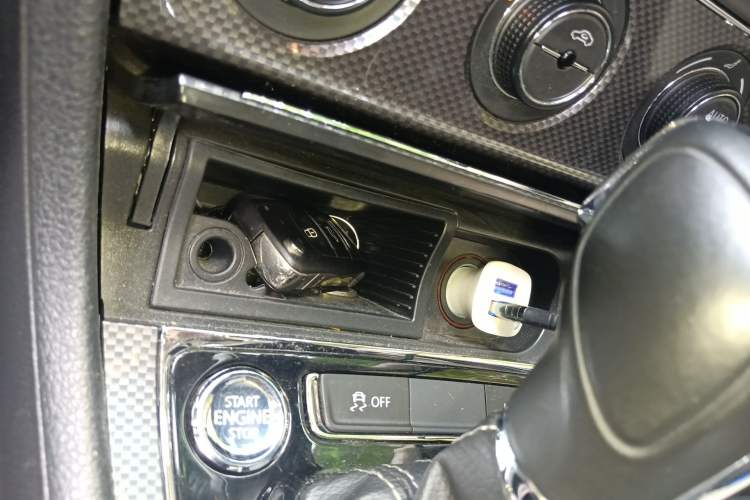 Used Volkswagen Cross Lavida 2014 1.6L Automatic
