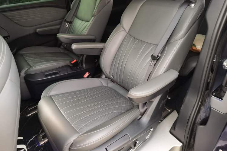 Used JAC Refine RF8 PHEV 2024 Zhiling Edition 1.5T 150KM Flagship Model – Lithium Iron Phosphate