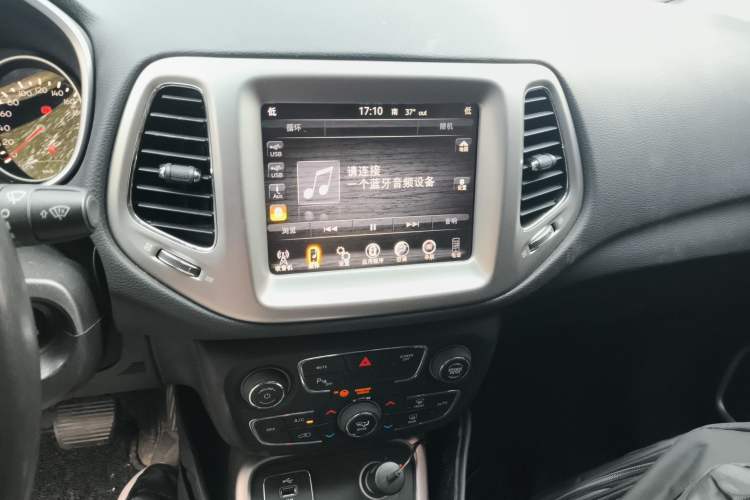 Used Jeep Compass 2017 200T Automatic Family Edition Audio And AC Panel