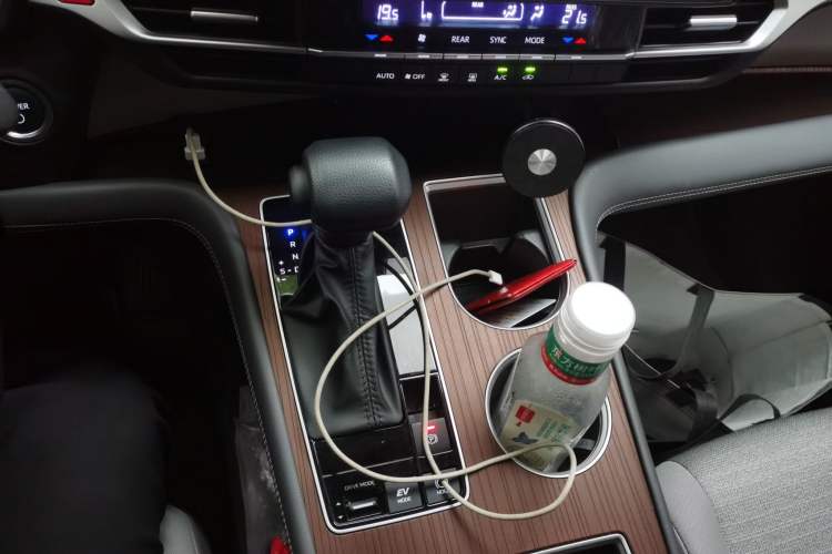 Used Toyota SIENNA 2026 Model 2.5L Dual-Engine Two-Wheel-Drive Comfort Edition
