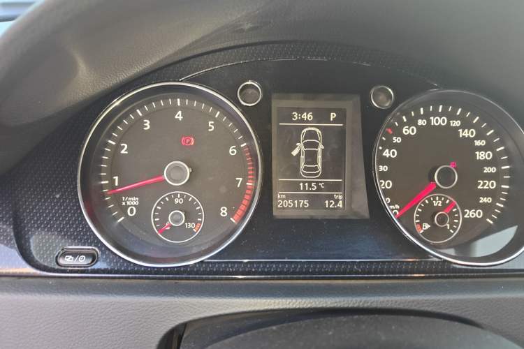 Used Volkswagen Magotan 2012 Revised 1.8TSI Luxury Version Odometer Close Up