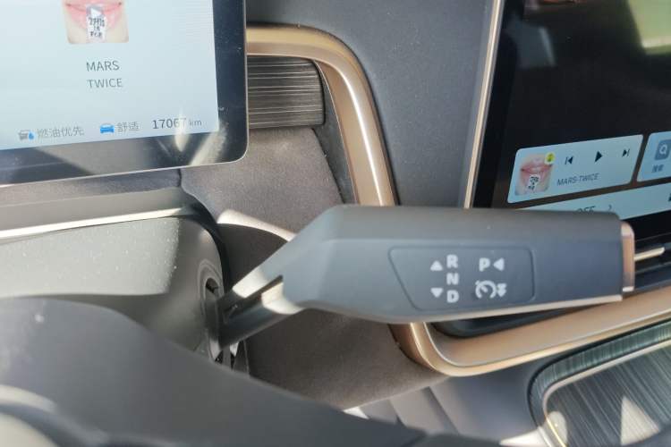 Used Dongfeng eπ eπ008 2024 210Max Range-Extended Version 6 Seats Gear Lever