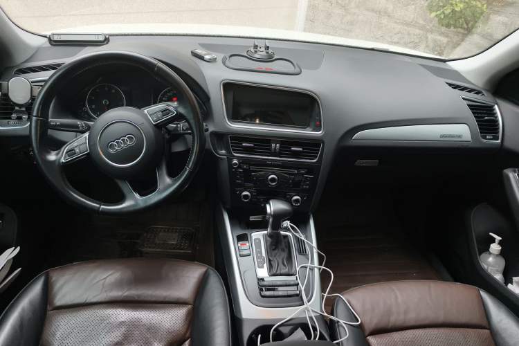 Used Audi Q5 2016 40 TFSI Technology Edition Center Console