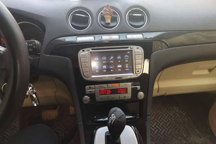 Used Ford S-MAX 2008 2.3L 7-Seater Luxury Version
