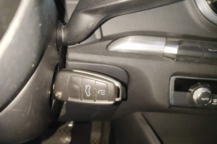 Used Audi A3 2016 Limousine 35 TFSI Style Edition Vehicle Key