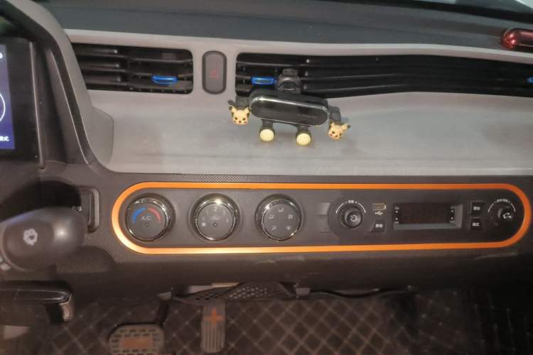 Used Wuling Hongguang MINIEV 2020 Enjoyment Model Lithium Iron Phosphate Audio And AC Panel