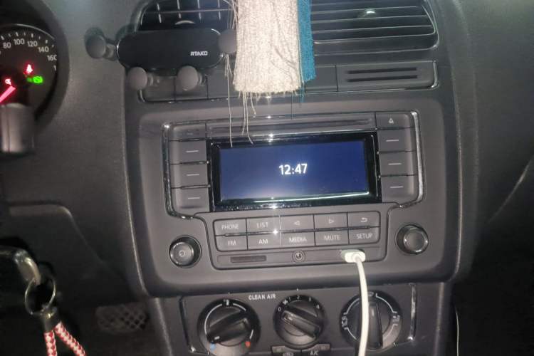 Used Volkswagen Polo 2016 1.6L Automatic Comfort Model Audio And AC Panel