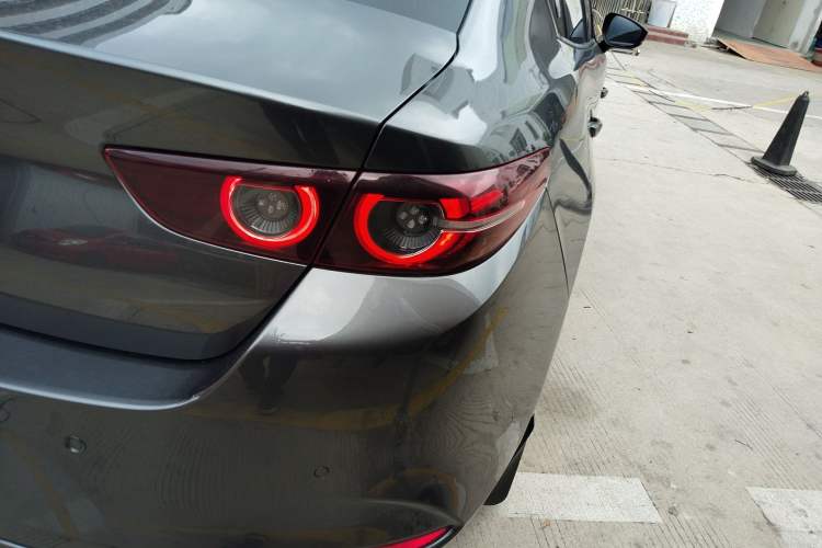 Used Mazda 3 Axela 2021 2.0L Automatic ZhiZun Edition
